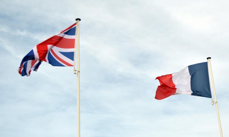 Британия отправляет военные корабли, рыбаки угрожают блокадой портов, Франция угрожает Британии энергоблокадой - европейские отношения